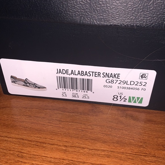 NWT Naturalizer Women’s Jade Alabaster Snake Slip-on Shoes - Picture 2 of 5